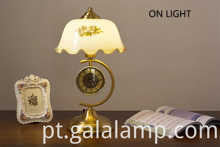 Retrô elegante sala de estudo europeia exibir iluminação de iluminação de flor lâmpada de mesa de mesa de metal de metal